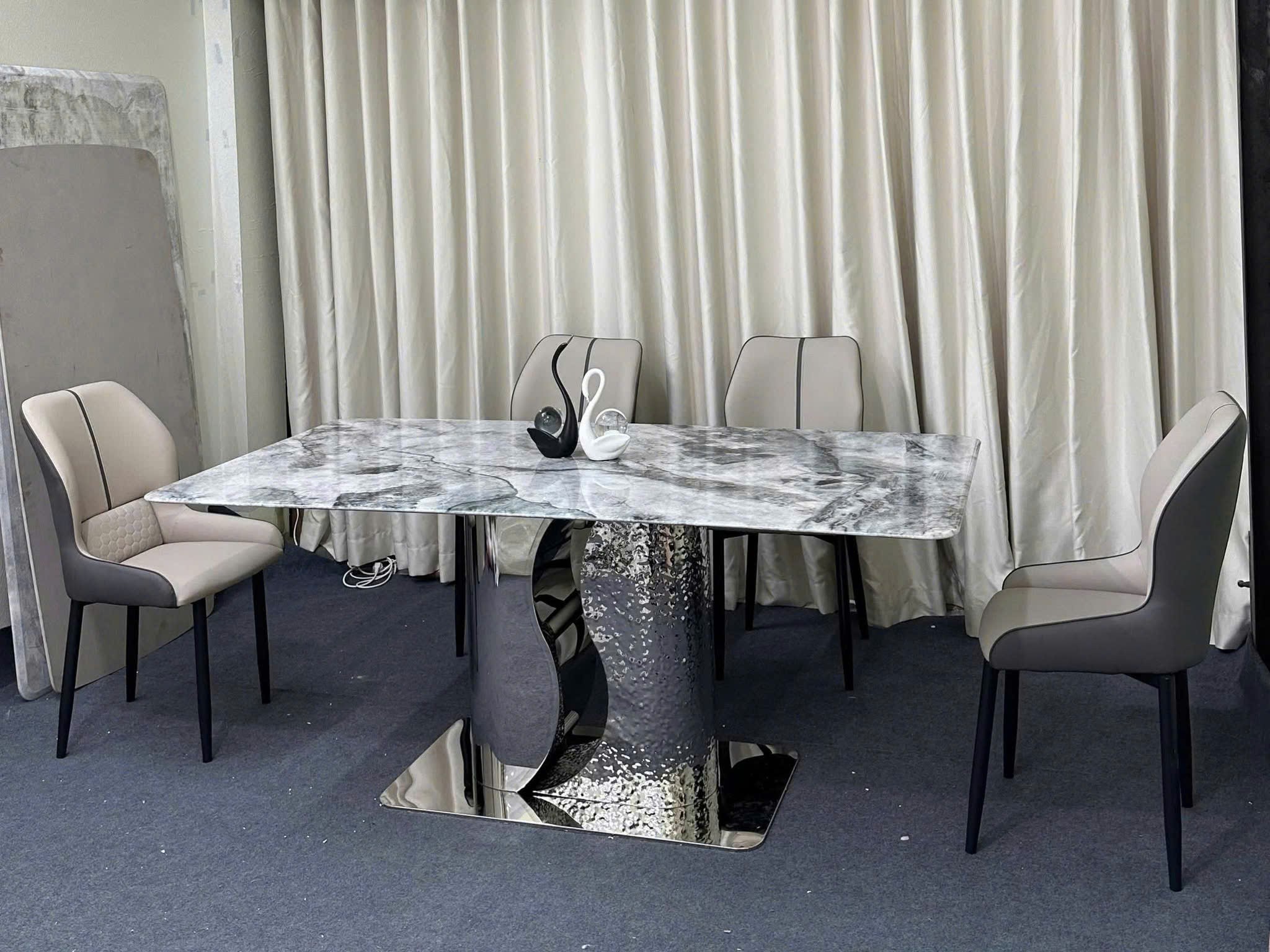 Bàn Ăn Phường Bình Tây