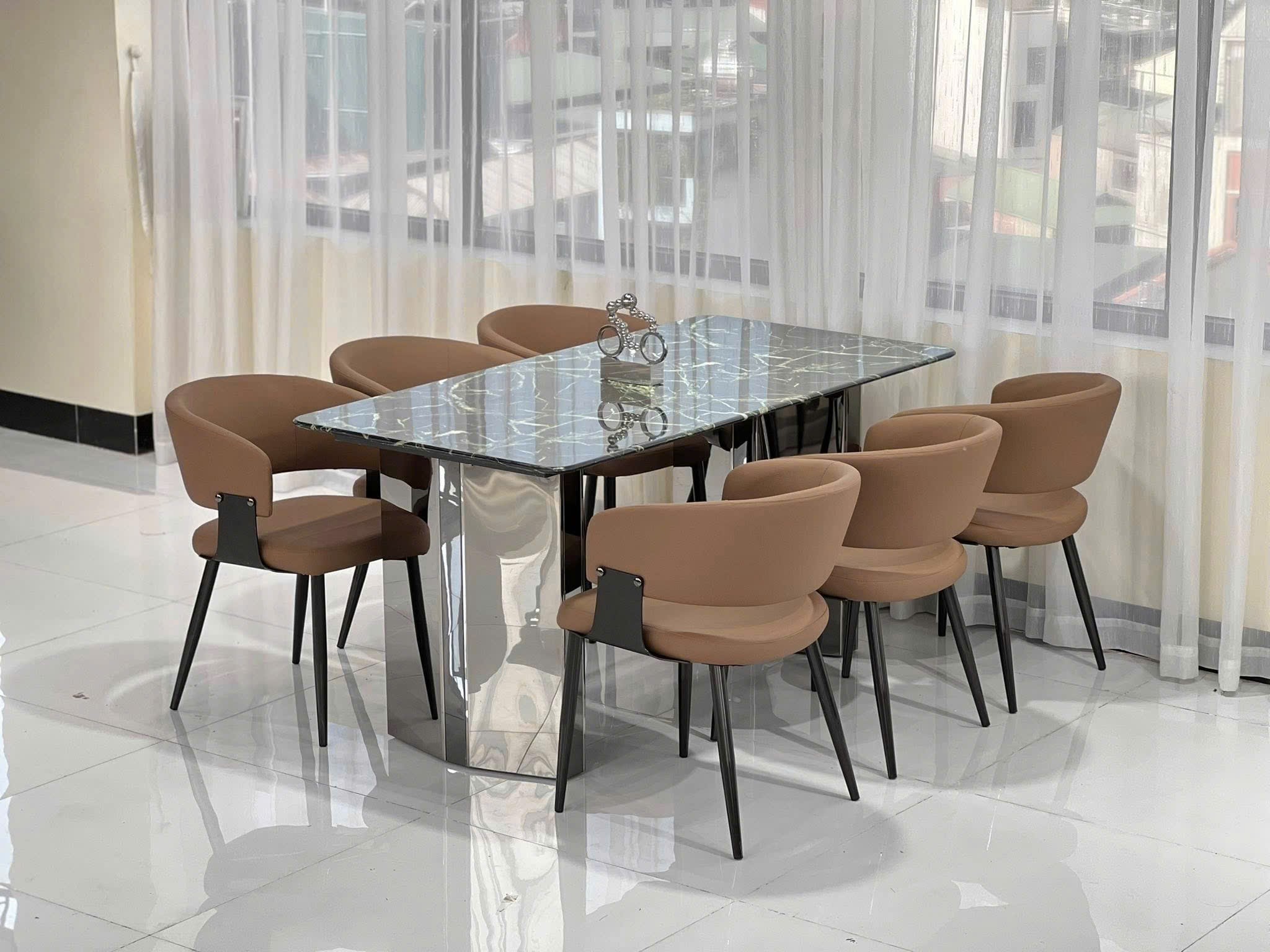 Bàn Ăn Phường Bình Thạnh