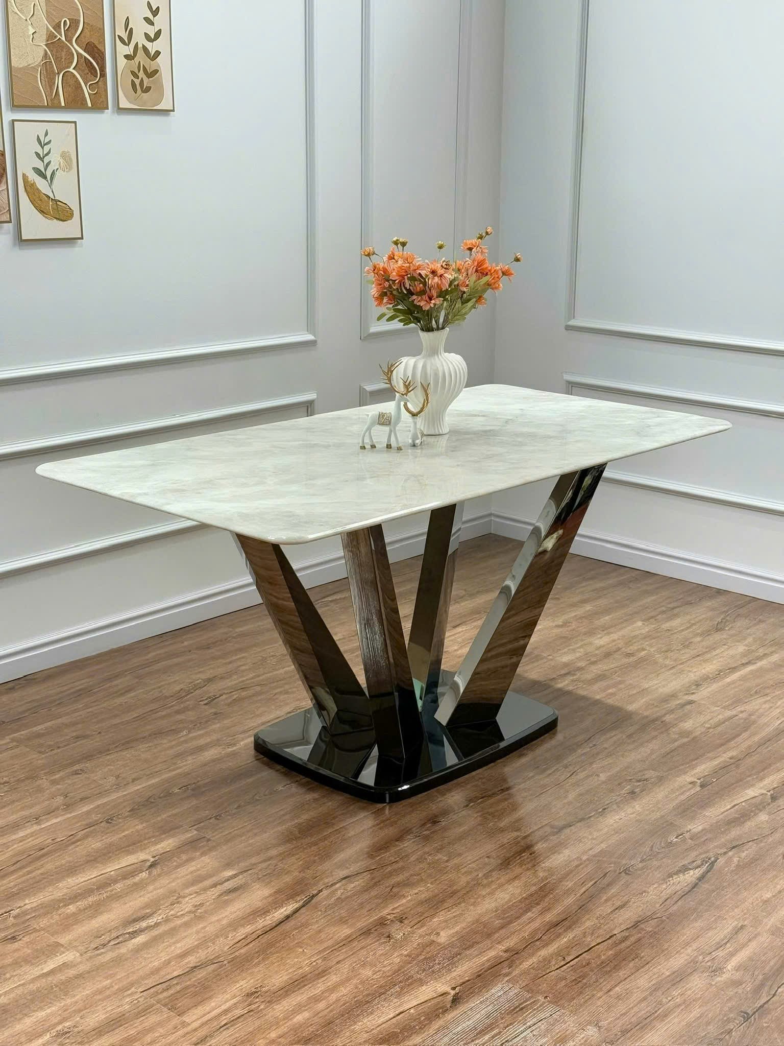 Bàn Ăn Phường Đức Nhuận