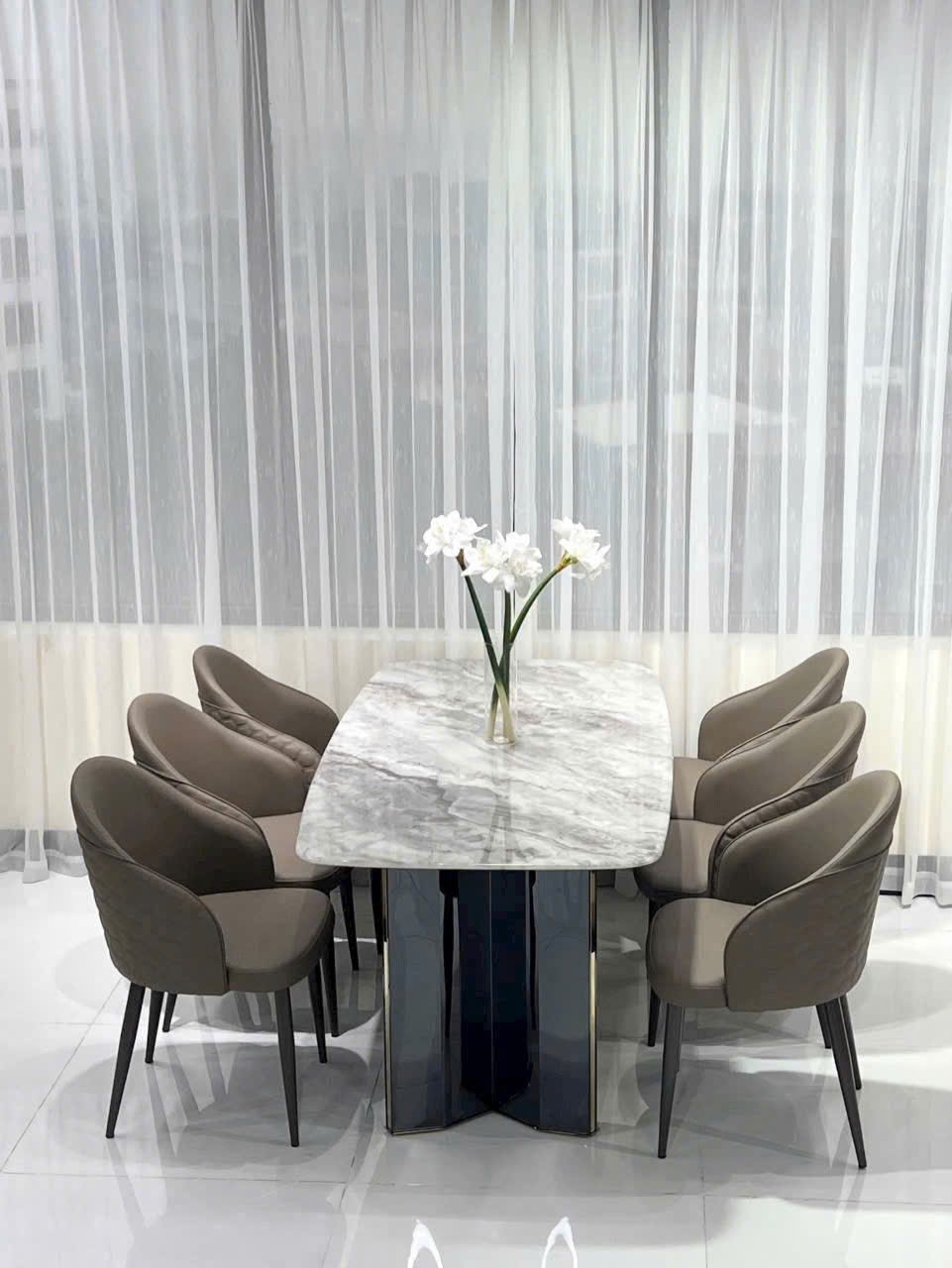 Bàn Ăn Phường Hòa Bình