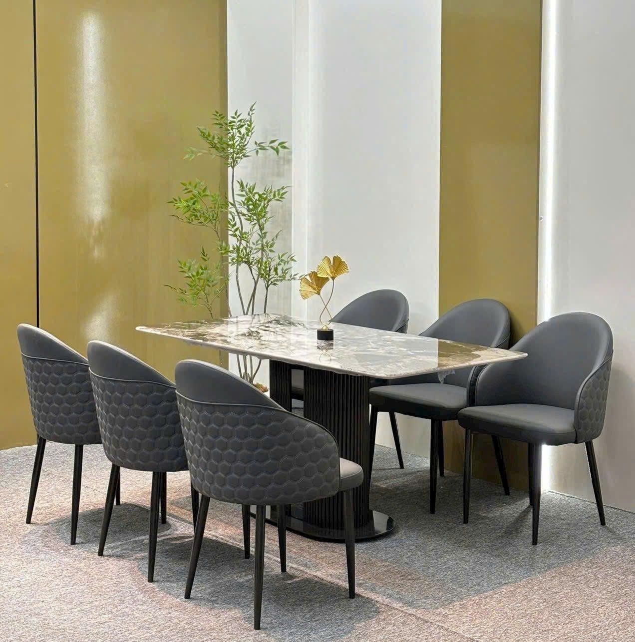 Bàn Ăn Phường Khánh Hội