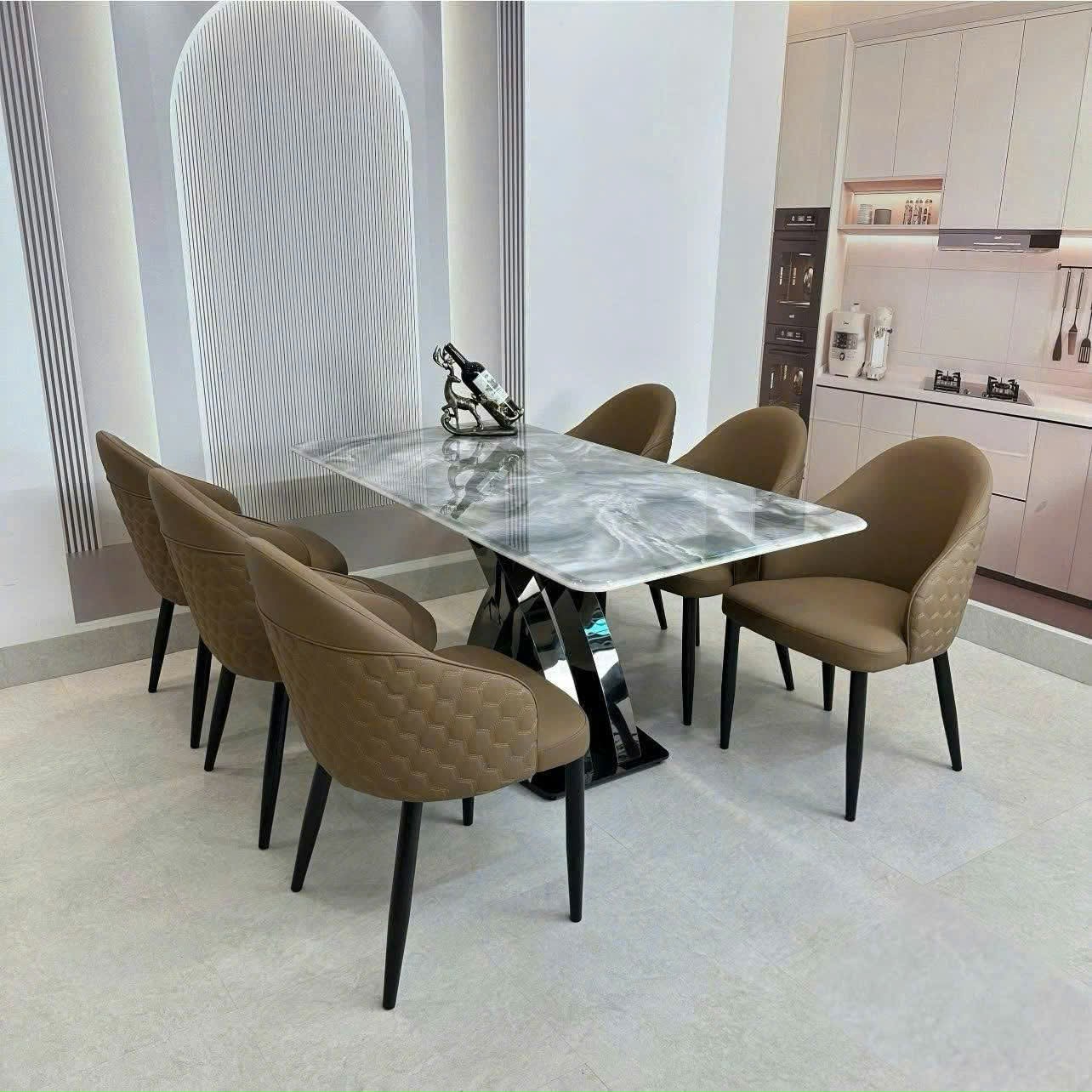 Bàn Ăn Phường Khánh Hội