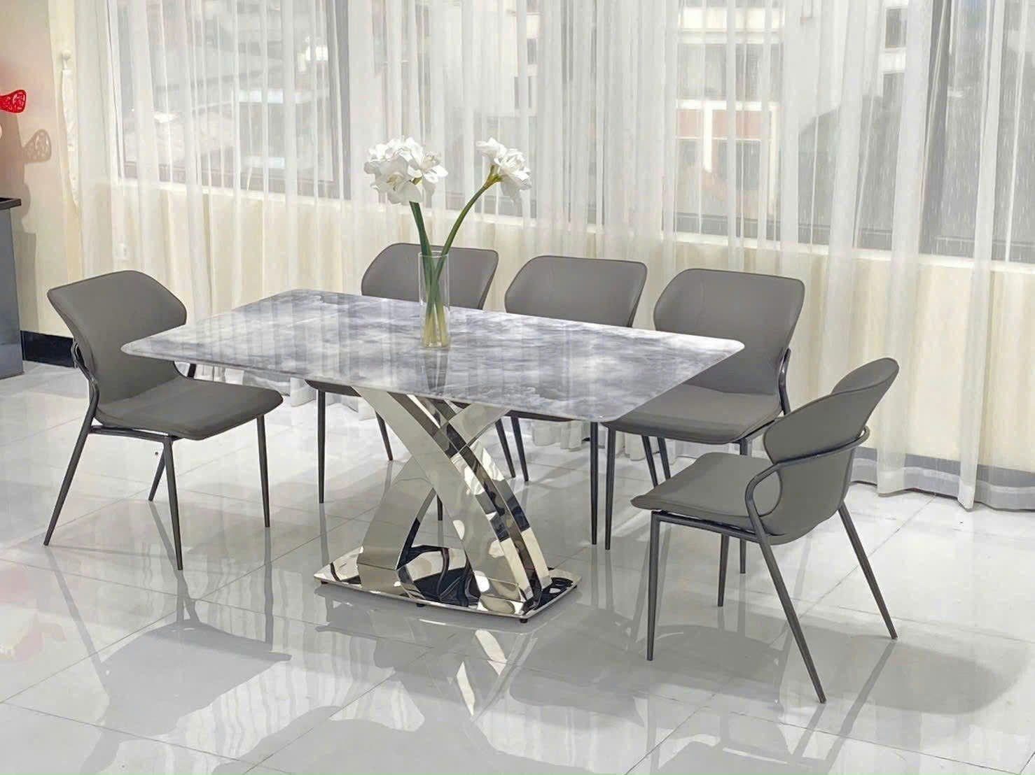 Bàn Ăn Phường Tân Thuận