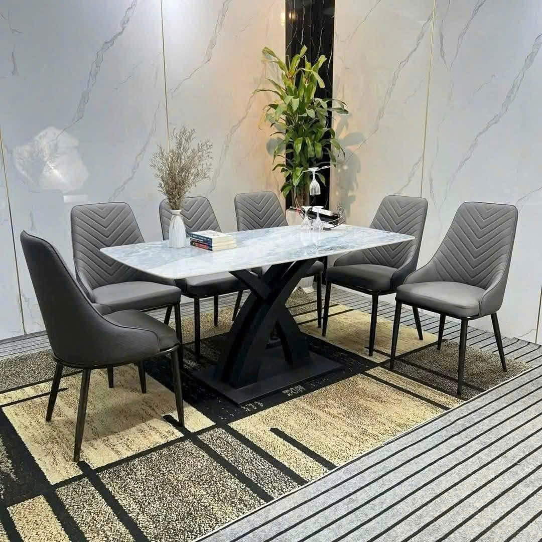 Bàn Ăn Phường Tân Thuận