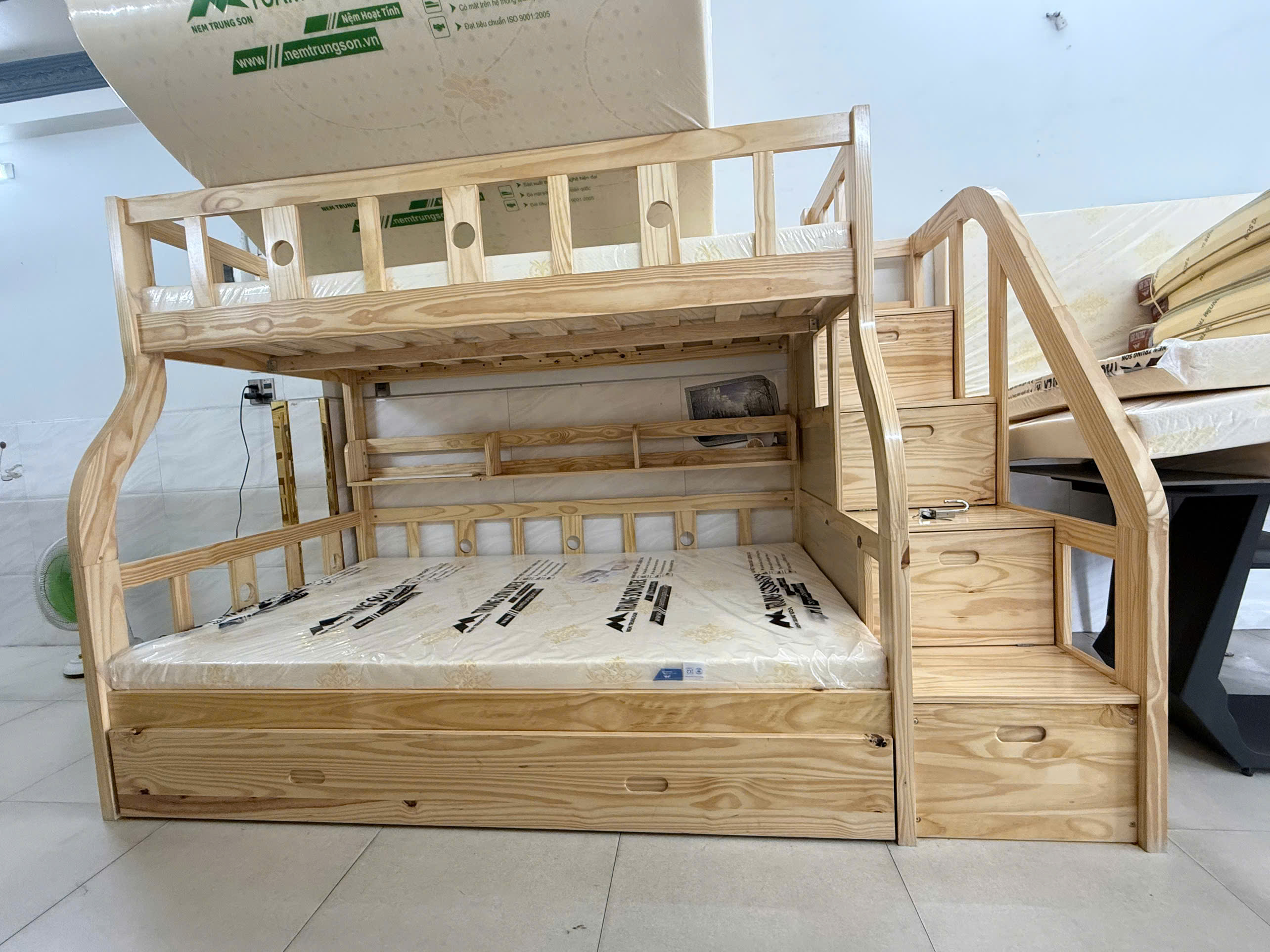 Giường tầng cho bé 2 tầng có tủ quần áo