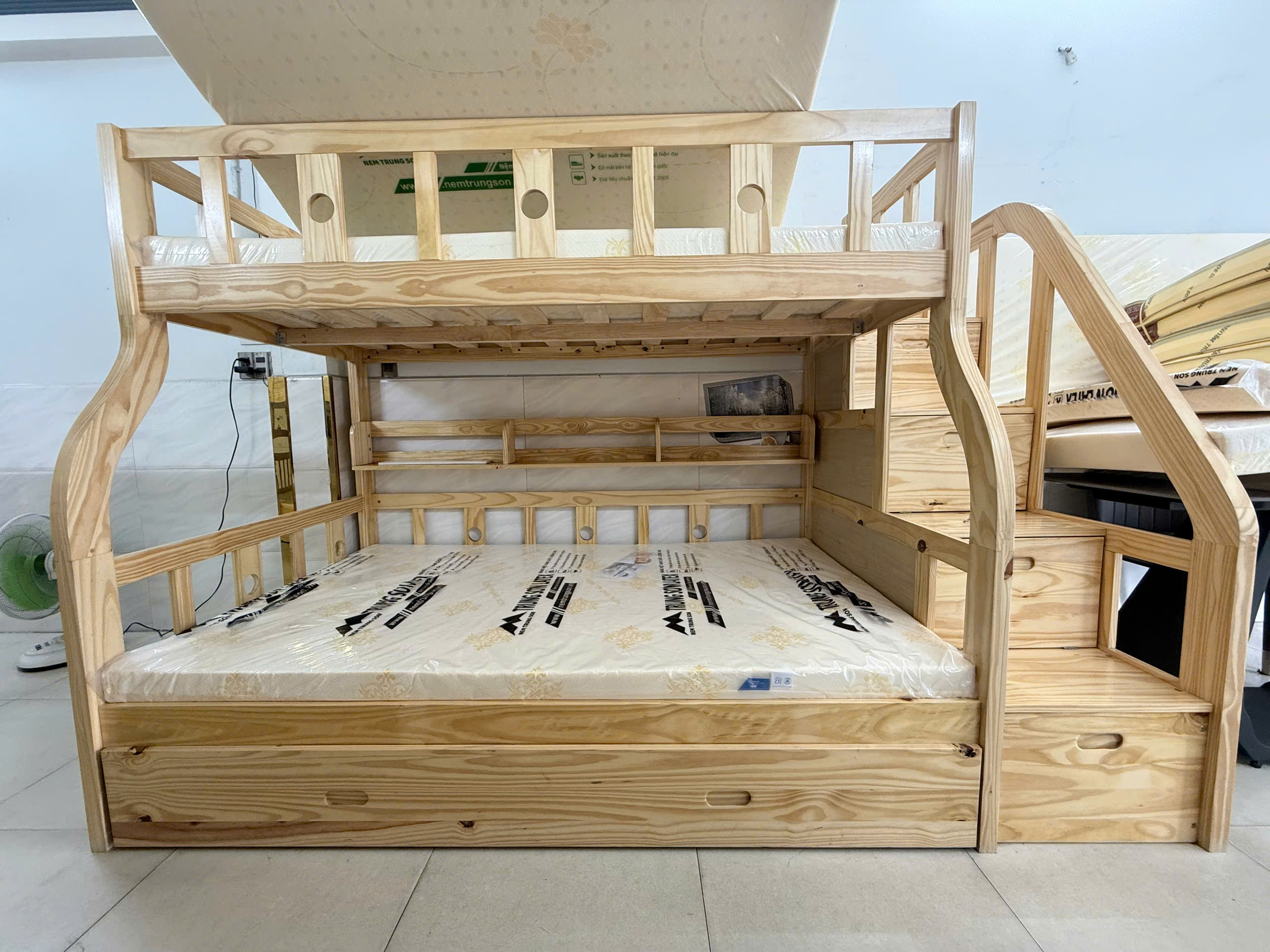 Giường tầng cho bé 2 tầng có tủ quần áo