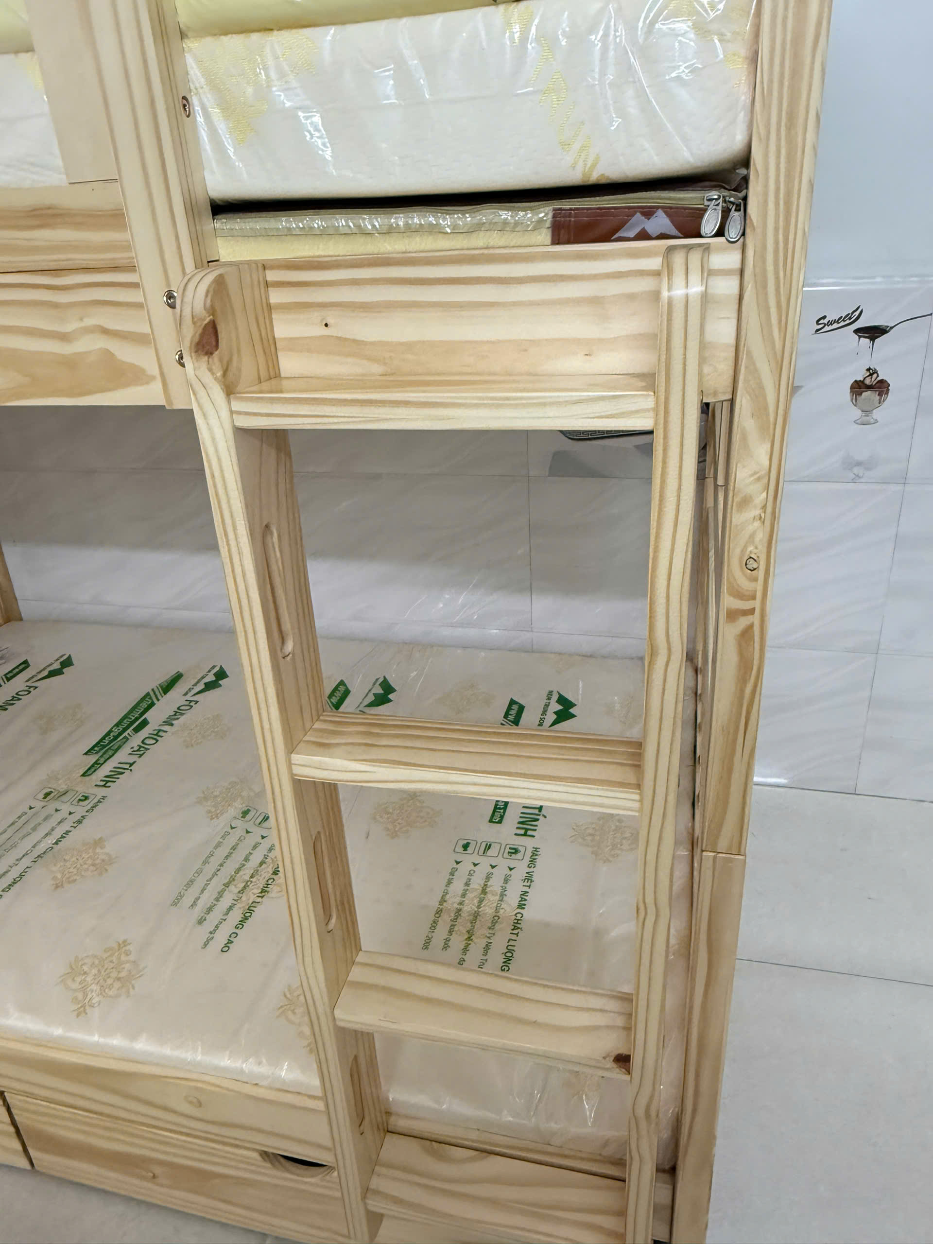 Giường tầng gỗ cho người lớn chịu lực tốt