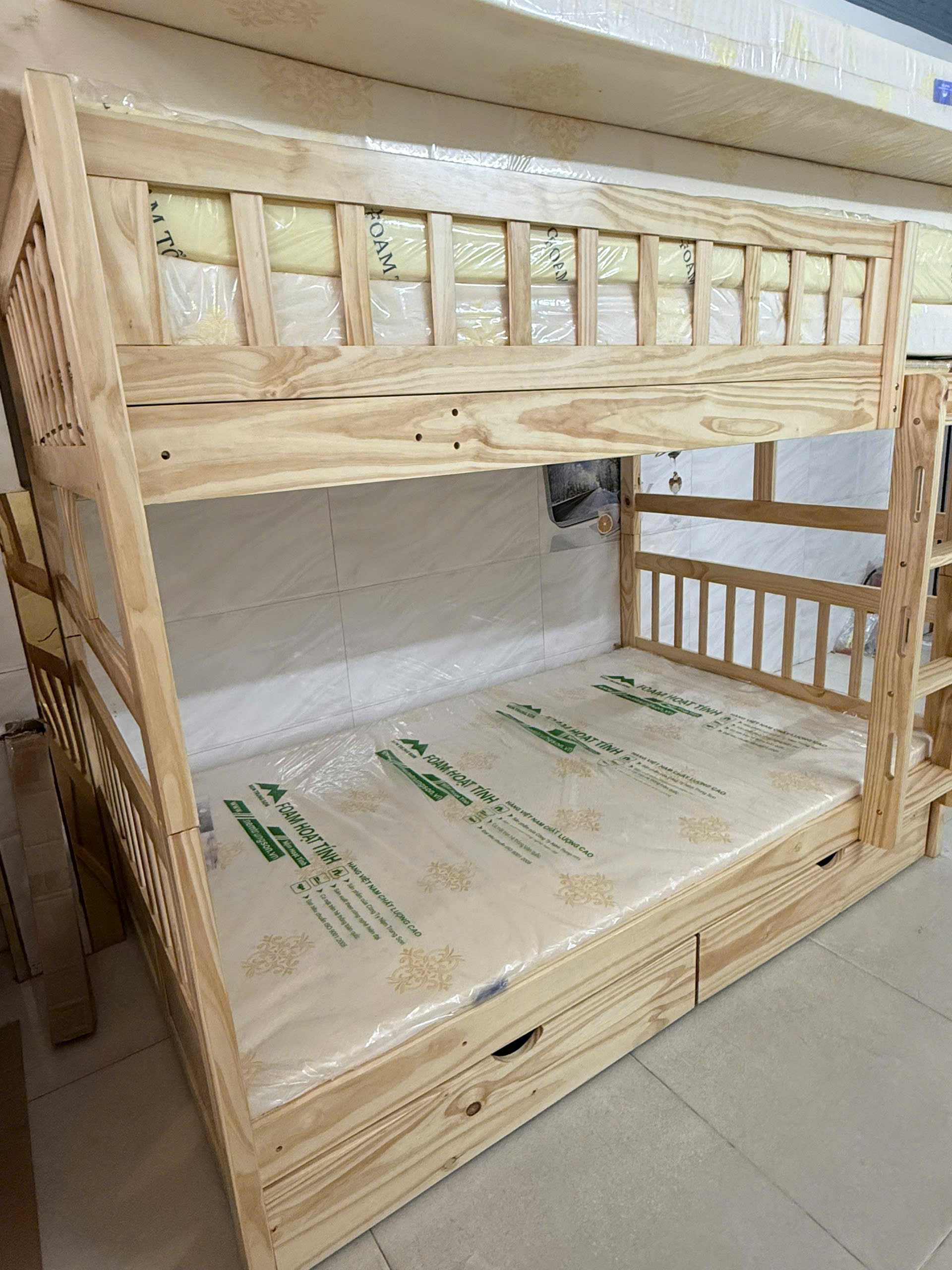 Giường tầng người lớn thiết kế tối giản
