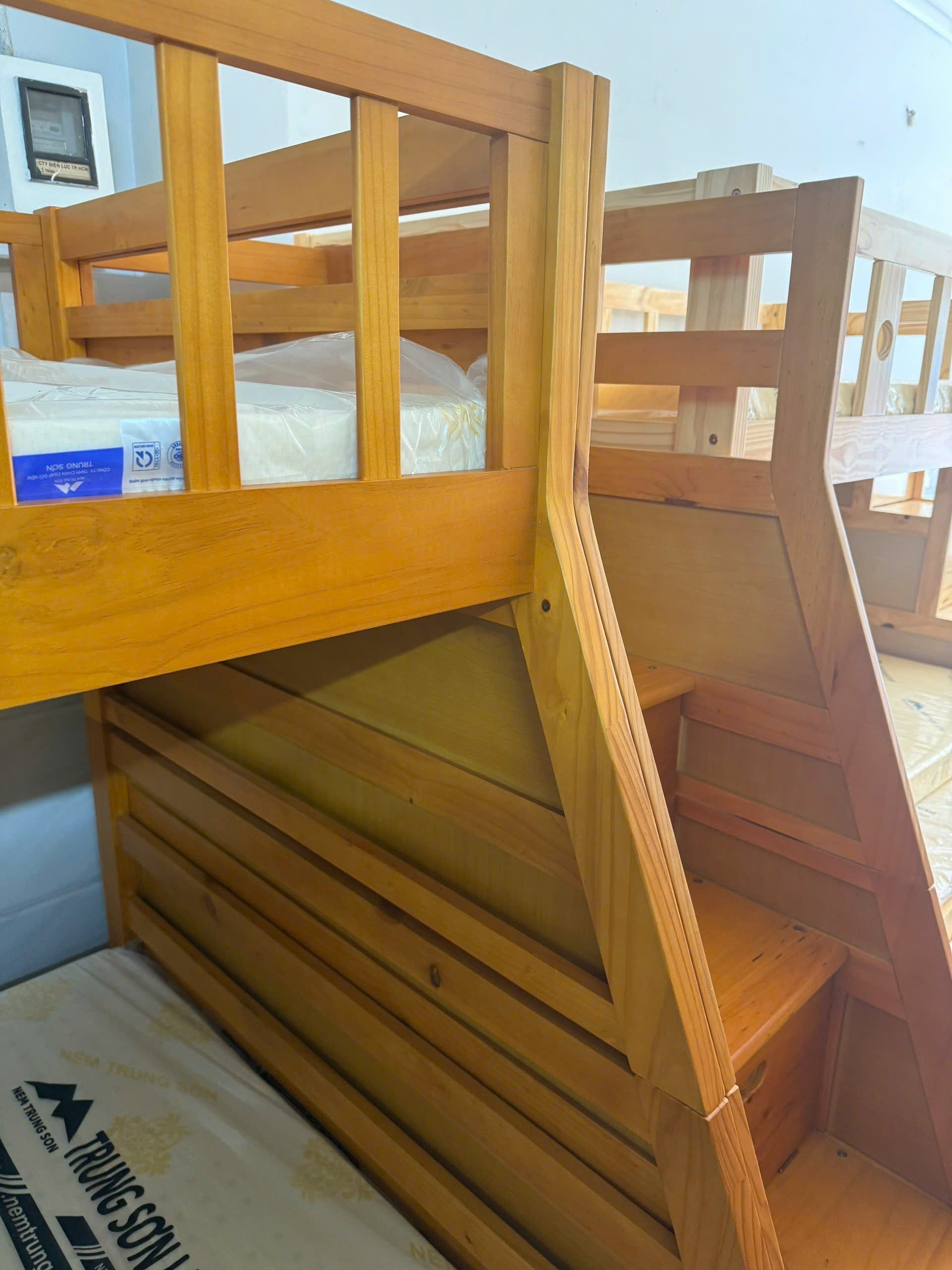 giường tầng phường chánh hưng