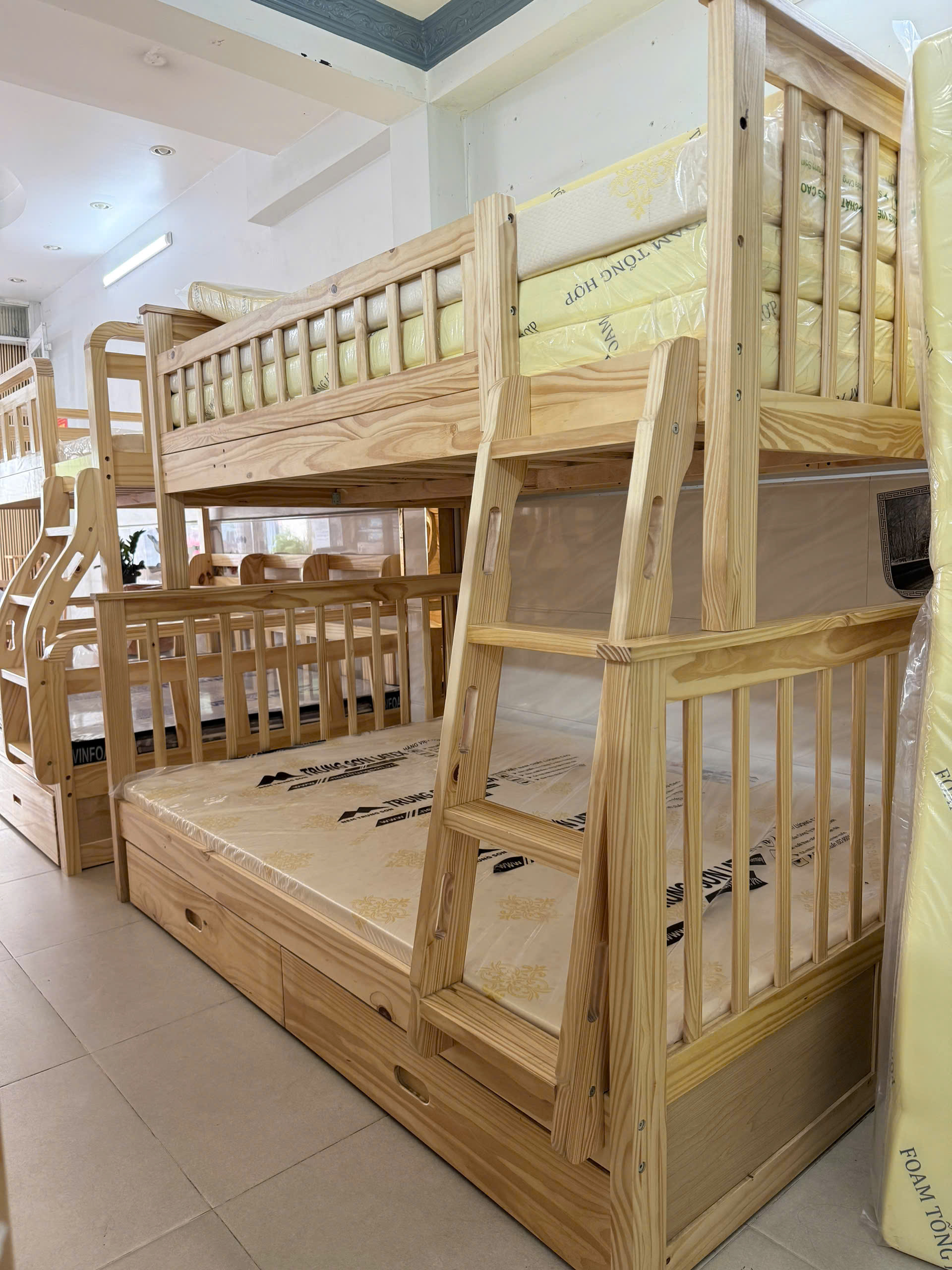 Giường tầng trẻ em giá rẻ bằng gỗ tự nhiên
